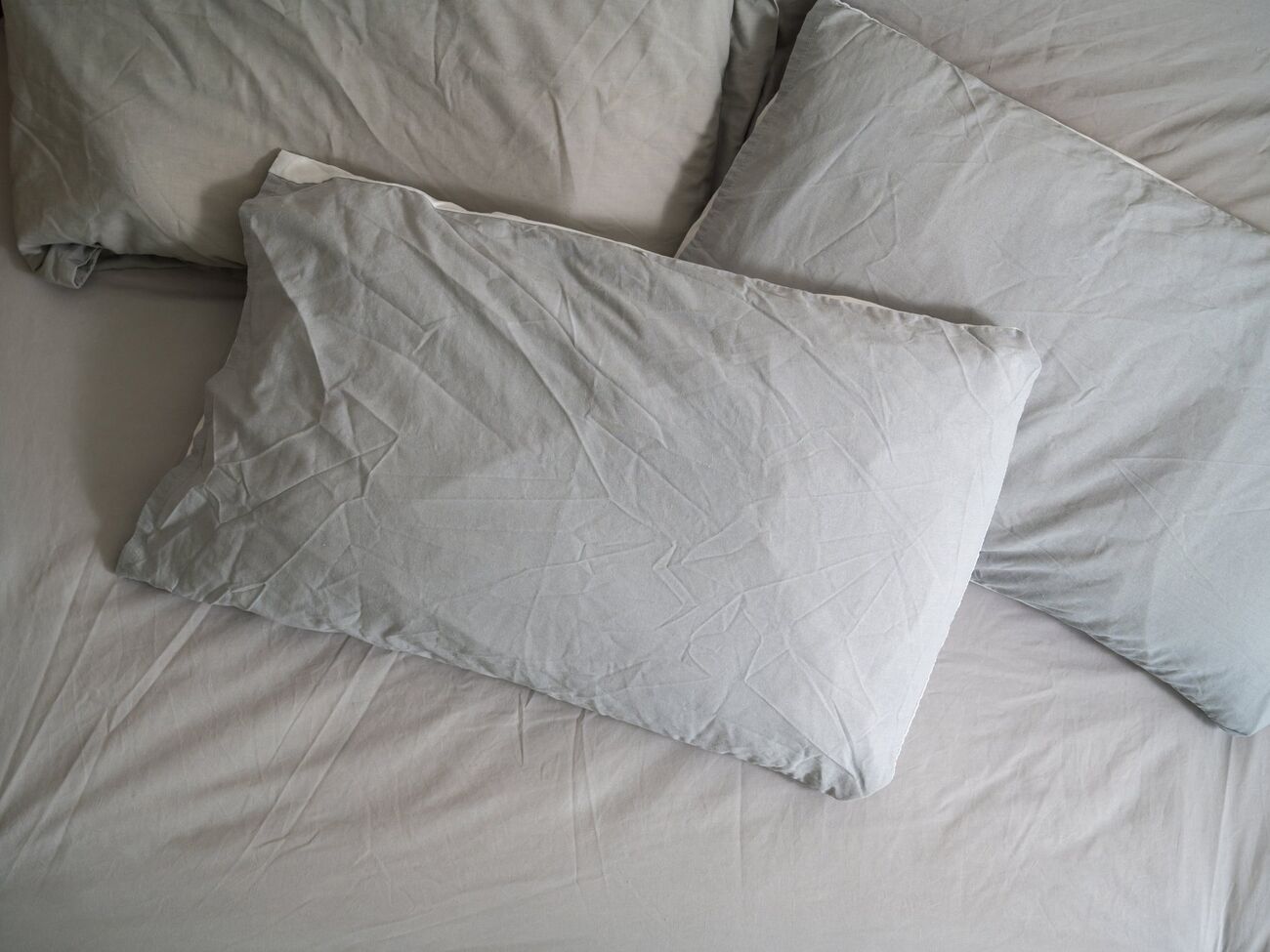 Подушки нельзя мочить во время чистки