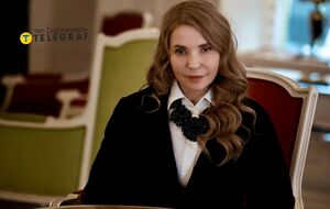 Донька Тимошенко в суді передала їй сувенір у кольорах українського прапора