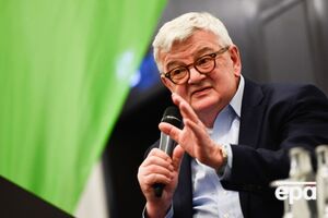 На тлі дискусій про ядерну зброю Фішер заявив, що розглядати таке озброєння як національний проєкт було б великою помилкою