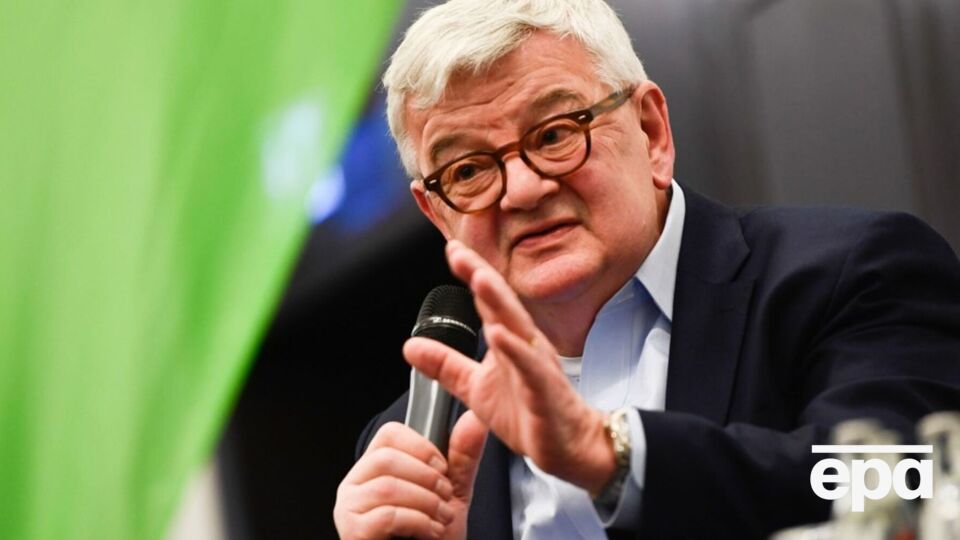 На тлі дискусій про ядерну зброю Фішер заявив, що розглядати таке озброєння як національний проєкт було б великою помилкою