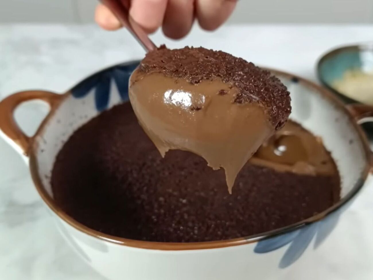 После приготовления поставьте десерт в холодильник на три часа