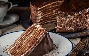 Торт подают охлажденным