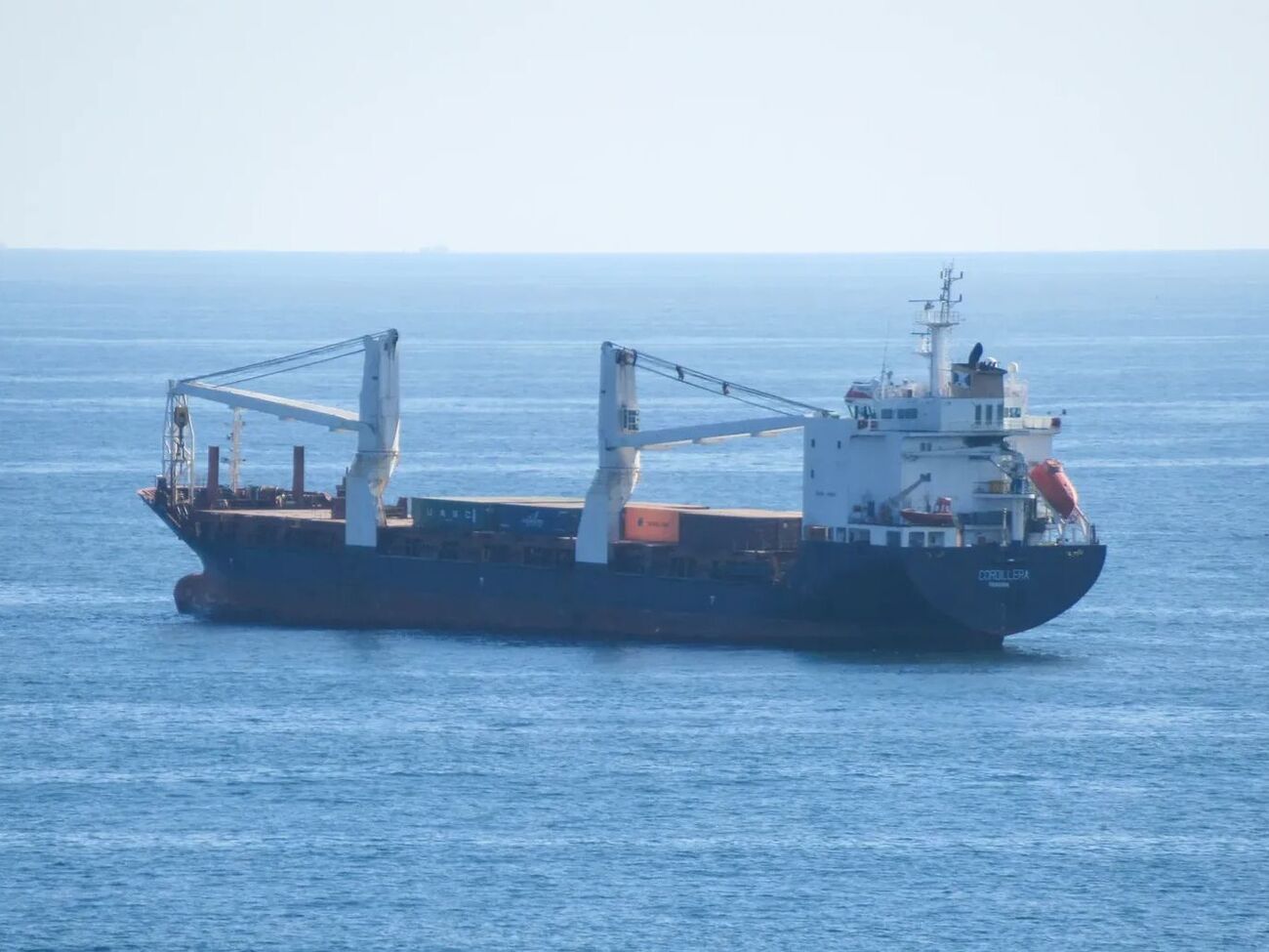 Судно 14 годин простояло в районі комунікаційних кабелів