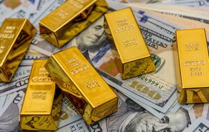 Цены на золото и стоимость биткойна упали