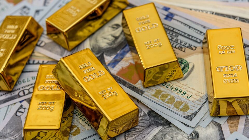 Цены на золото и стоимость биткойна упали
