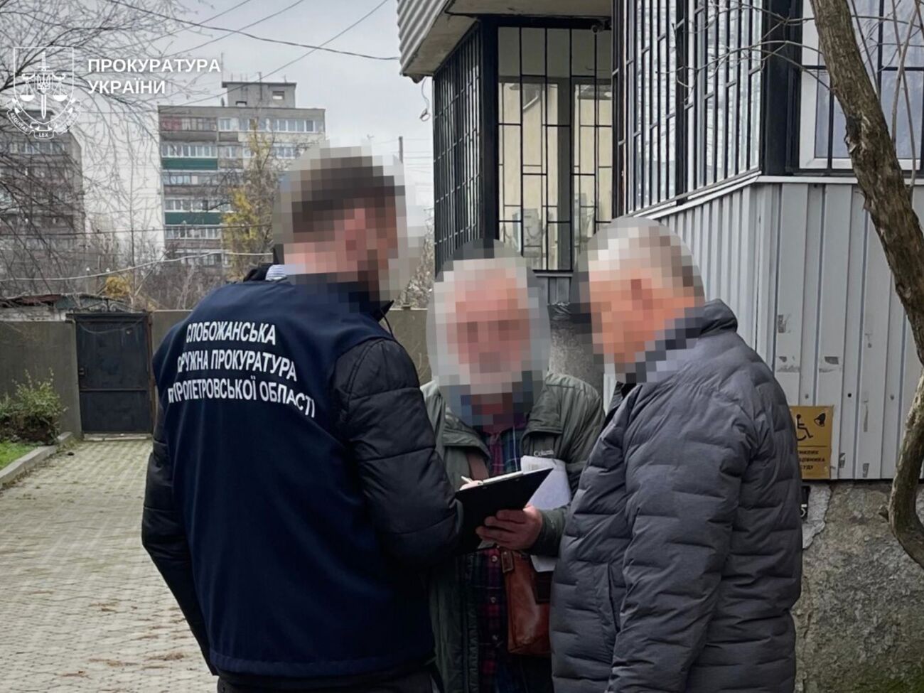 По словам правоохранителей, ухудшение состояния экс-пациентки медик объяснял "следствием послеоперационного заживления"