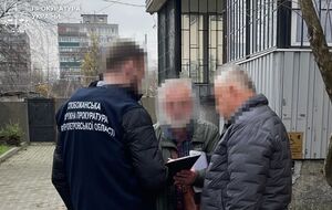 По словам правоохранителей, ухудшение состояния экс-пациентки медик объяснял "следствием послеоперационного заживления"