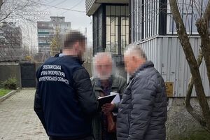 За словами правоохоронців, погіршення стану експацієнтки медик пояснював "наслідком післяопераційного загоєння"