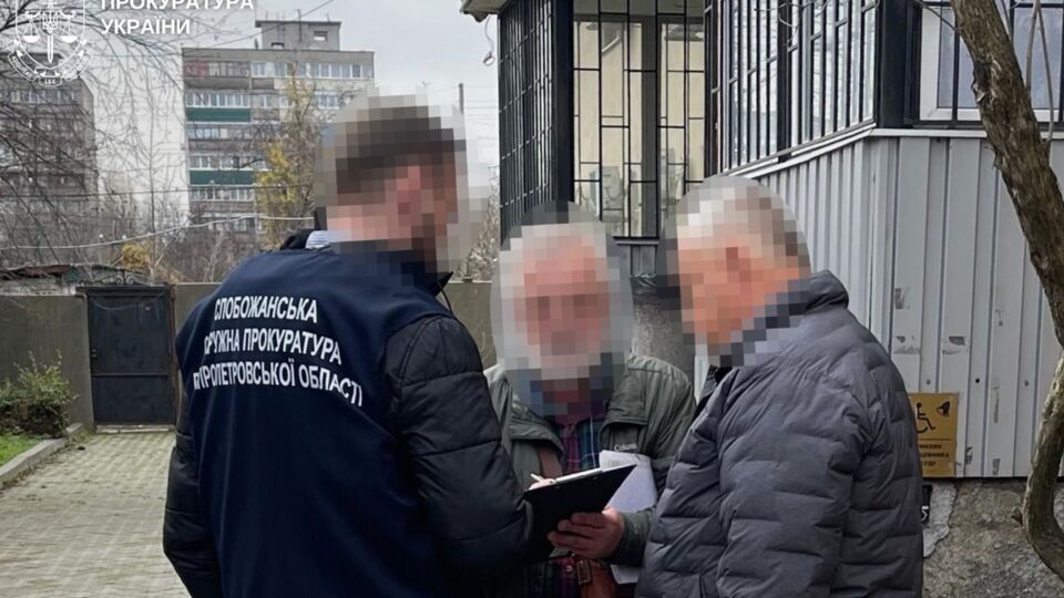 По словам правоохранителей, ухудшение состояния экс-пациентки медик объяснял "следствием послеоперационного заживления"