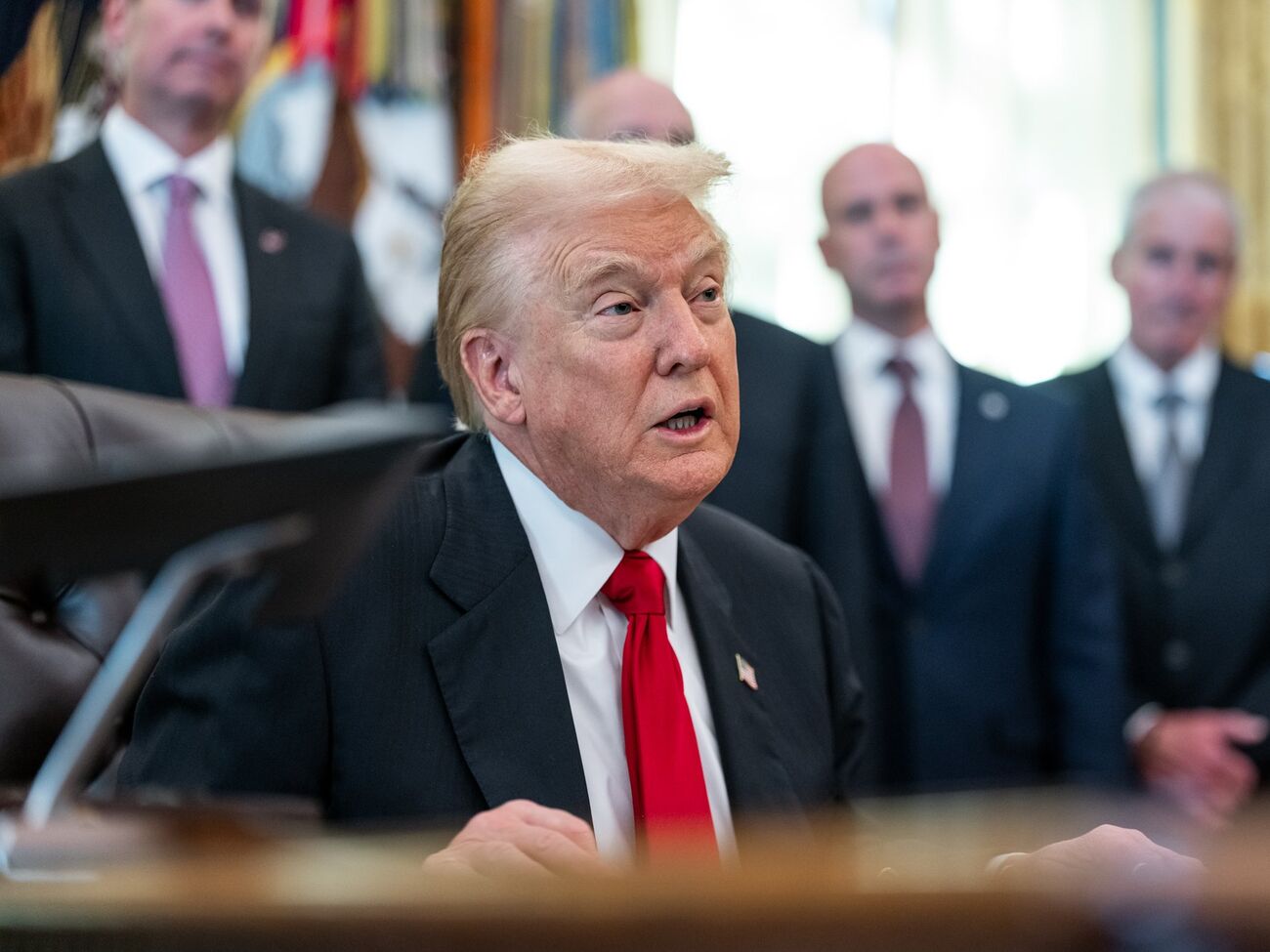 Трамп підписав указ, який оголошує надзвичайний стан у США