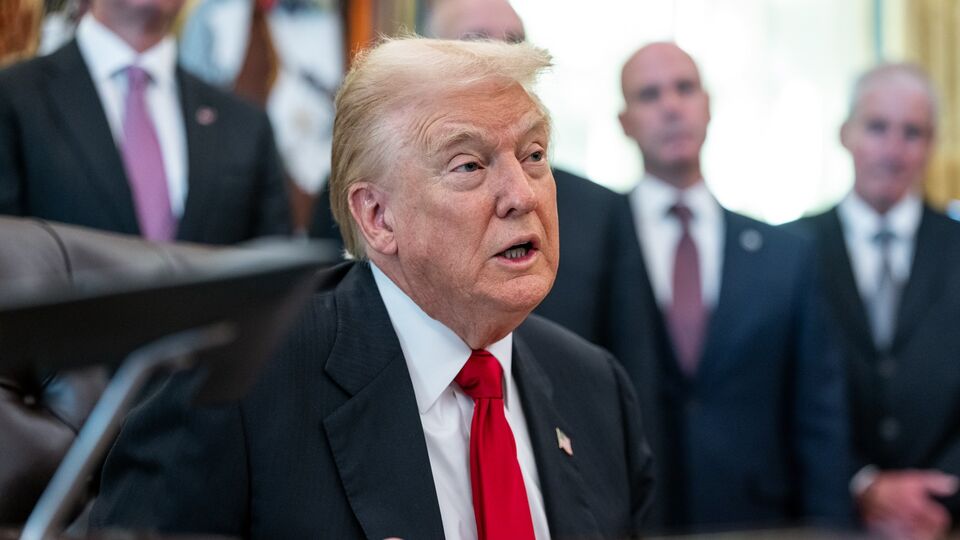 Трамп підписав указ, який оголошує надзвичайний стан у США