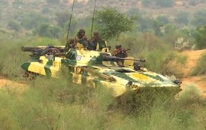 Непокорных военных РФ удерживают в импровизированных карцерах под открытым небом, сообщили партизаны