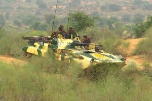 Непокорных военных РФ удерживают в импровизированных карцерах под открытым небом, сообщили партизаны