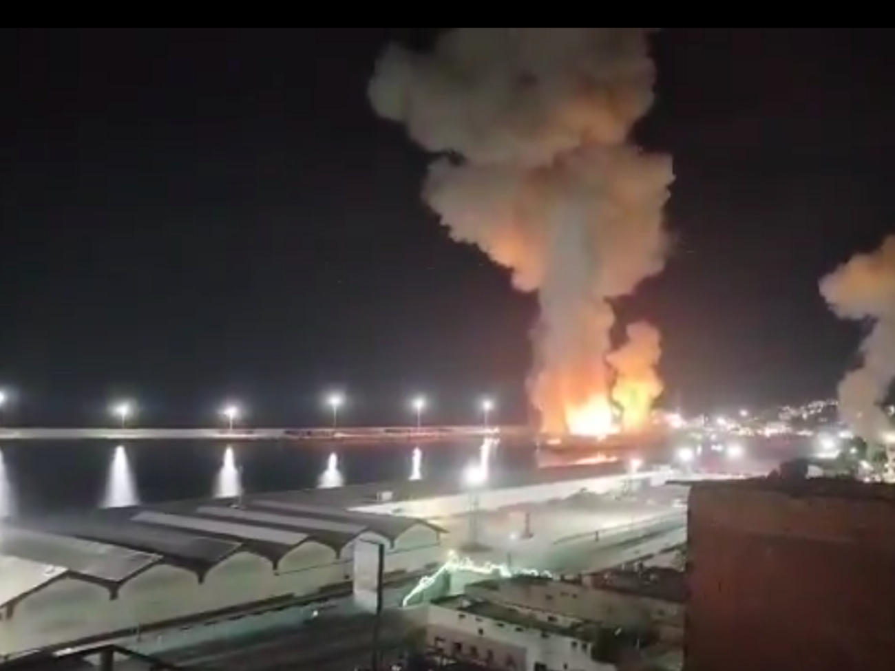 Каракас бомбардують із ночі