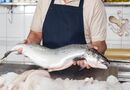 Филе лосося должно быть розовым или коралловым