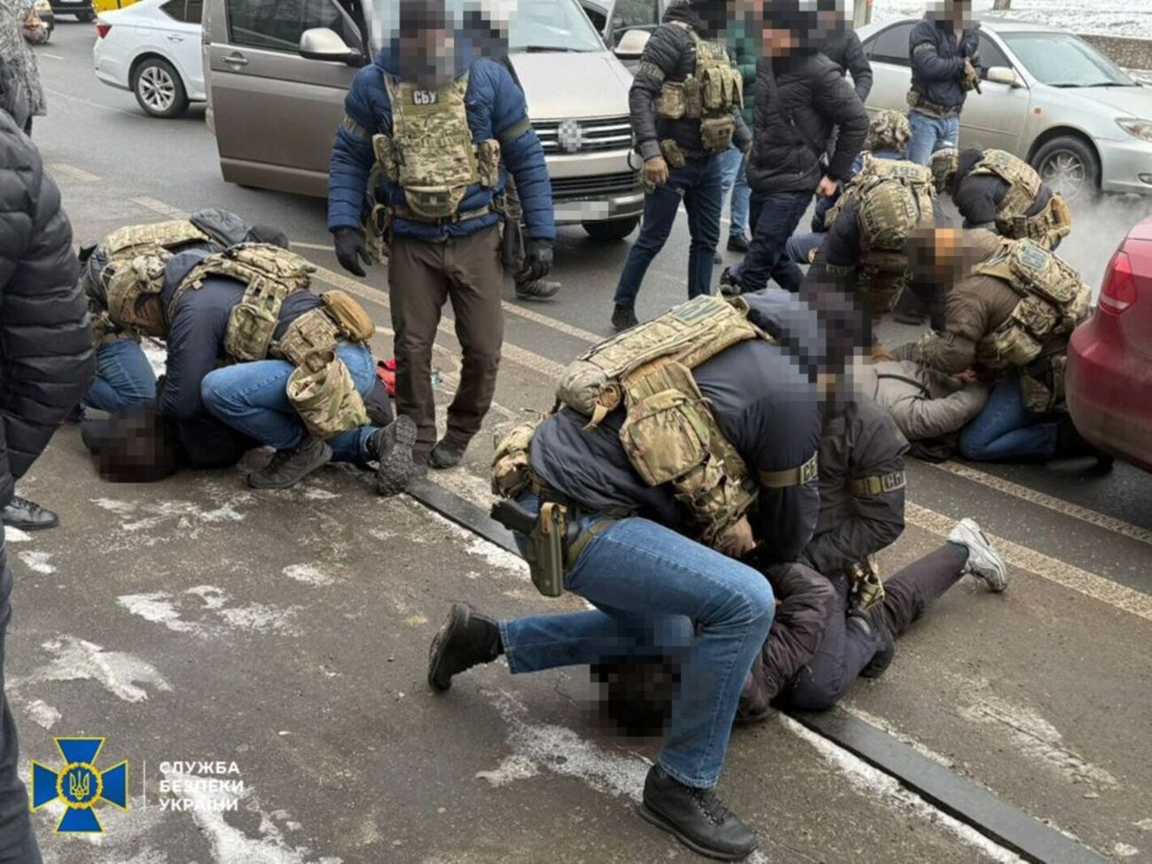 СБУ сработала на опережение и задержала подозреваемых со взрывными устройствами на подъезде к квартирам украинских военных