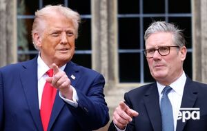 Bloomberg: Попередження Трампа підкреслюють труднощі союзників США у збереженні стратегічної автономії щодо Китаю (на фото – Трамп і Стармер)