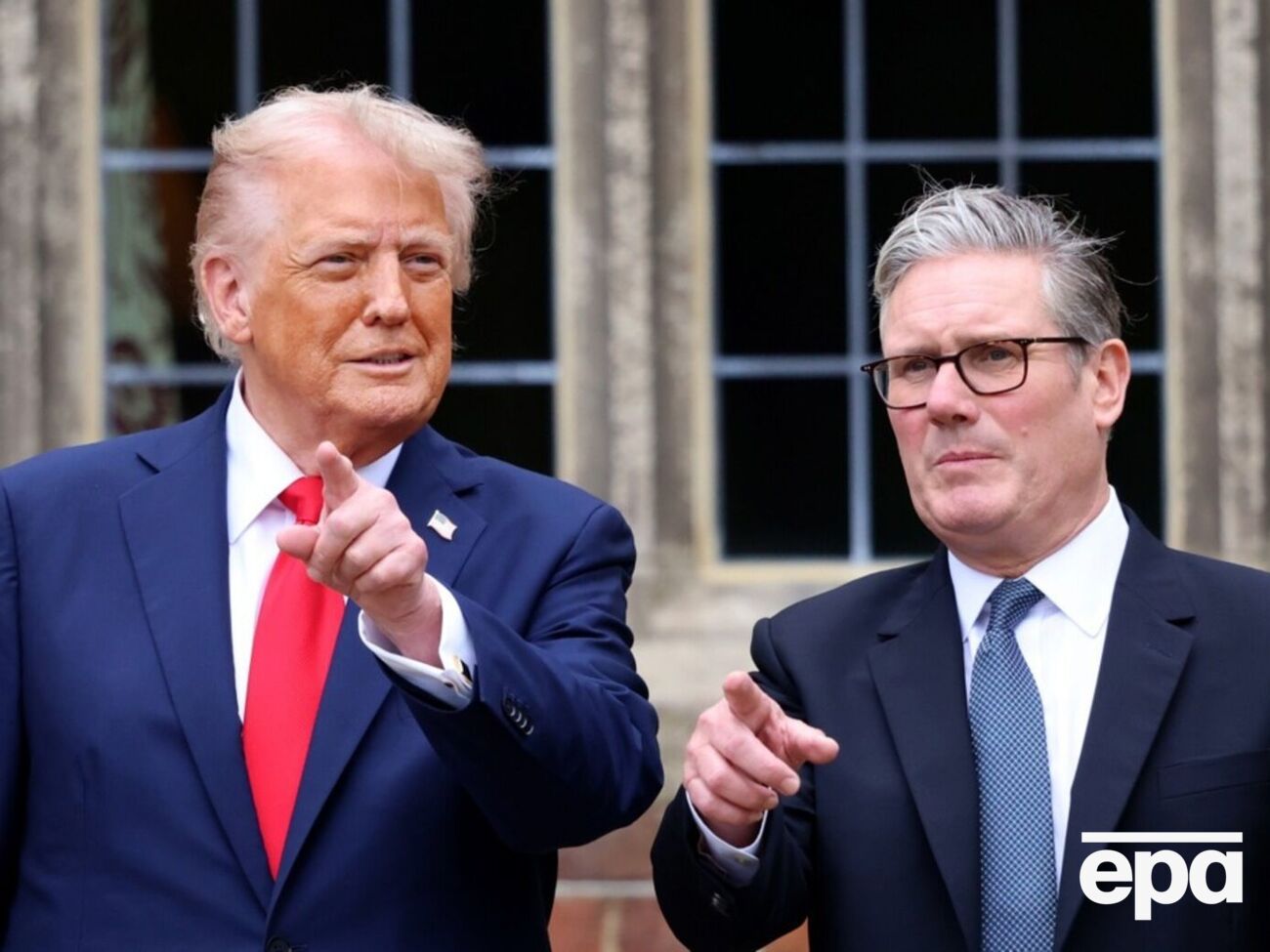 Bloomberg: Попередження Трампа підкреслюють труднощі союзників США у збереженні стратегічної автономії щодо Китаю (на фото – Трамп і Стармер)