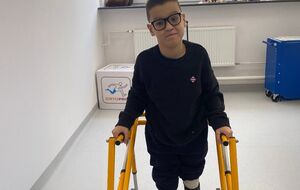 Лікарі впевнені, що реабілітація й ортези допоможуть Кирилу