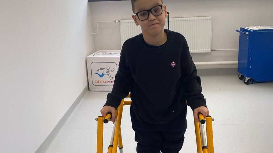 Врачи уверены, что реабилитация и ортезы помогут Кириллу