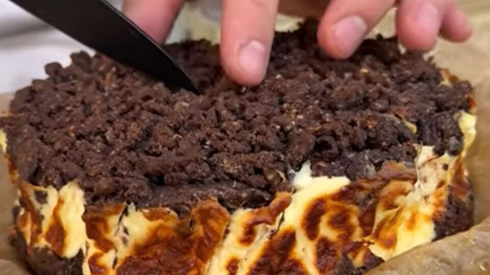 Выпекайте в разогретой до 180 °C духовке 40 минут