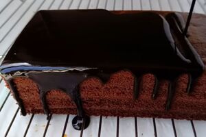 Выпекайте бисквит при 160 °C 45 минут