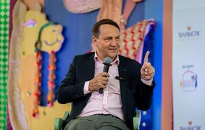 Сикорский считает, что Трамп будет заслуживать признания мира, если достигнет справедливого мира в Украине