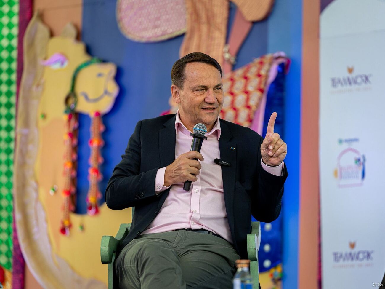 Сикорский считает, что Трамп будет заслуживать признания мира, если достигнет справедливого мира в Украине