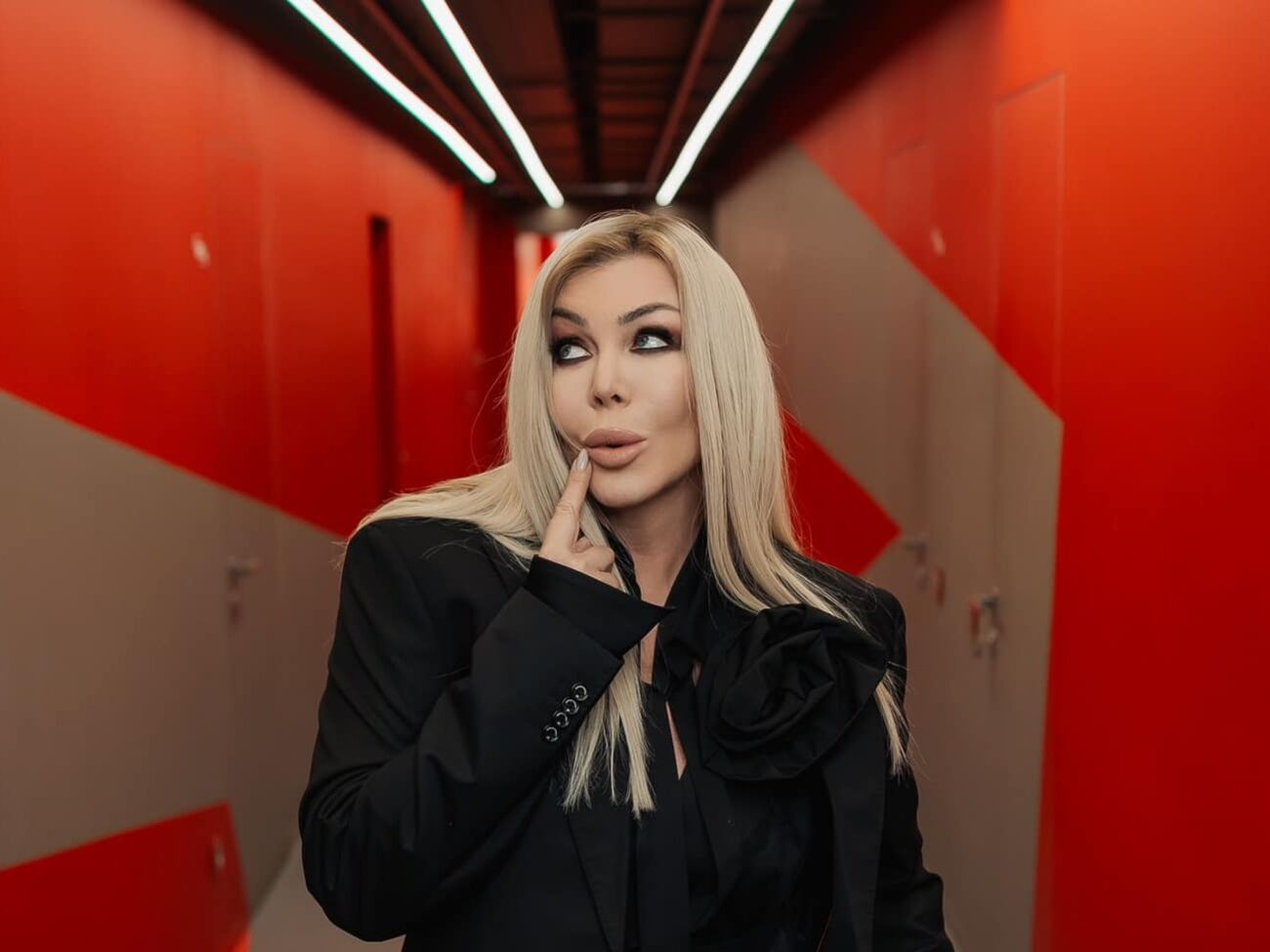 В 25 лет Билык была шатенкой и имела короткую стрижку