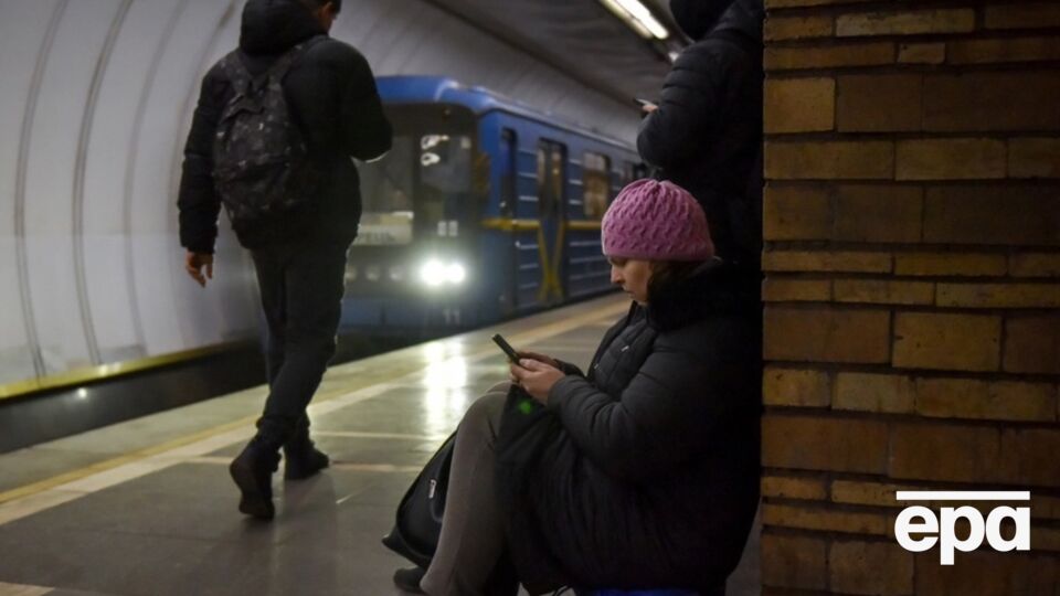 Поїзди курсують з інтервалами шість хвилин, повідомили в КМДА