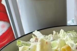 Соус для салата можете сделать на основе йогурта или сметаны