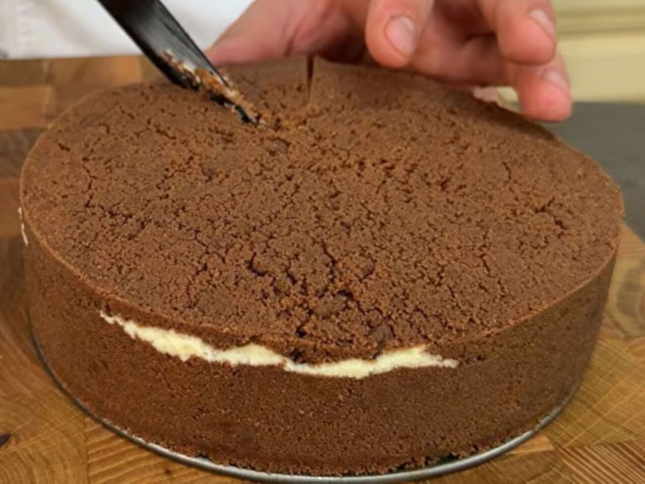 Торт после приготовления должен постоять около двух часов в холодильнике