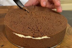 Торт после приготовления должен постоять около двух часов в холодильнике