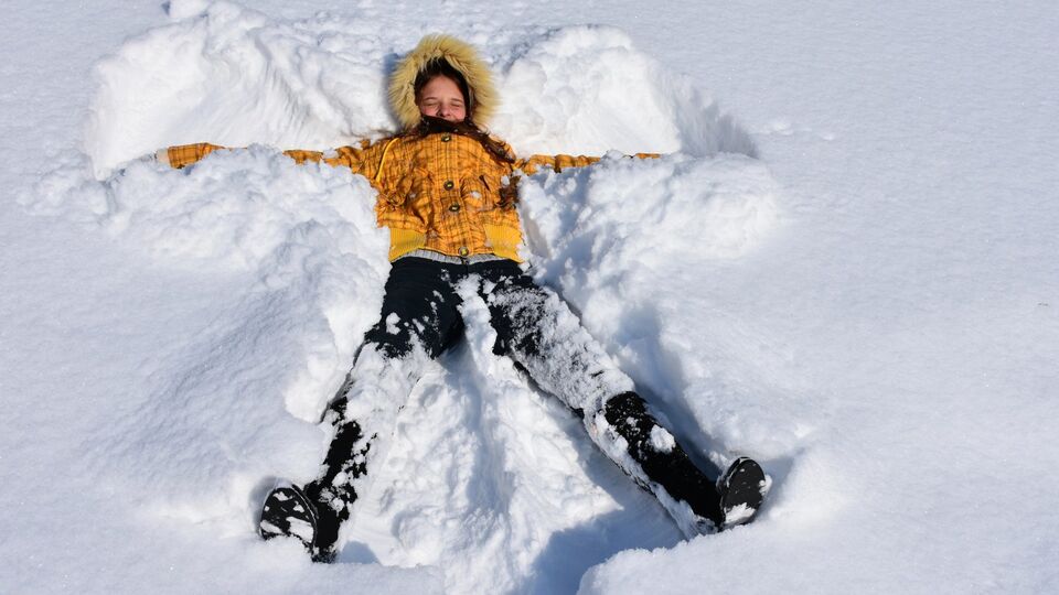 Лайфхакер посоветовал использовать для утепления ног пакеты из-под сока или молока
