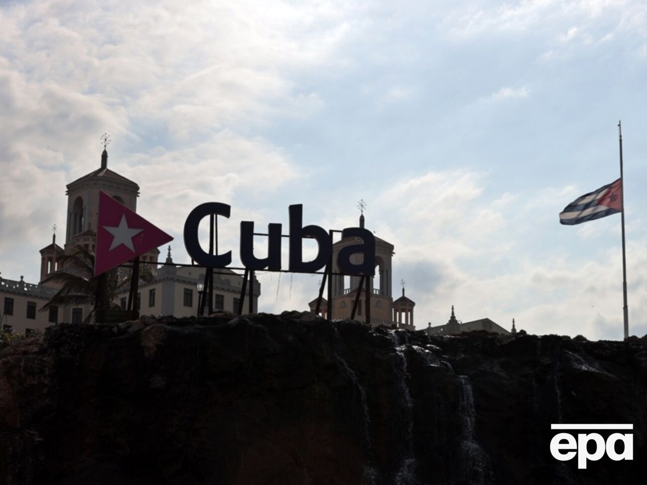 В МИД Кубы потребовали от США "немедленного освобождения" Мадуро и его супруги