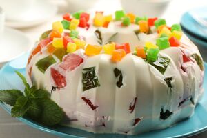 Кроме желе для десерта понадобится 25 г желатина