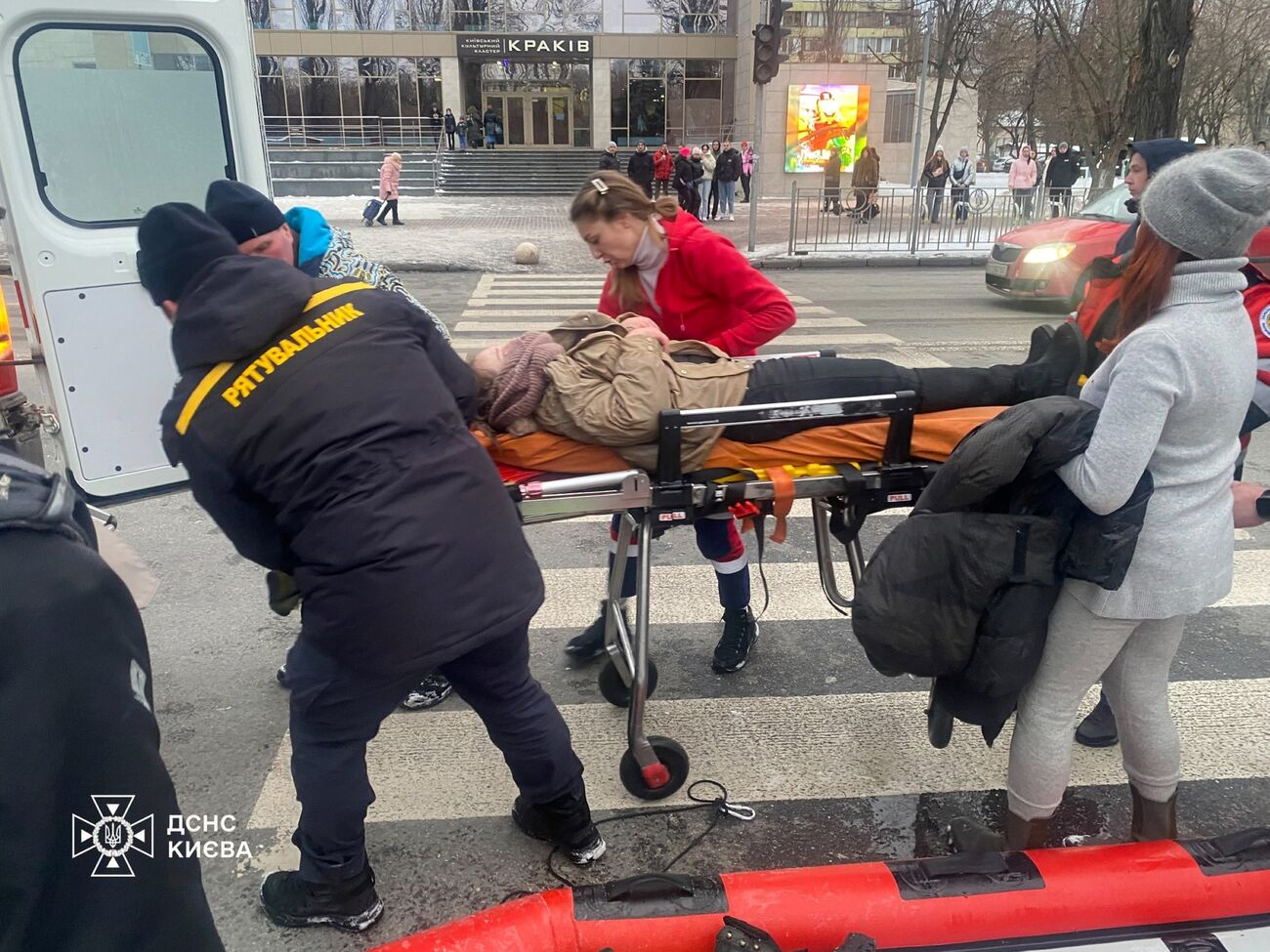 Водолази виявили потерпілих приблизно за 100 м від берега