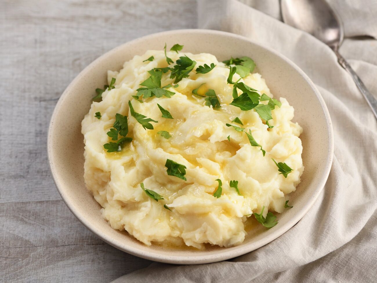 На 1 кг картофеля возьмите 200 г сливочного масла