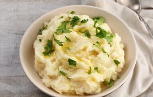 На 1 кг картоплі візьміть 200 г вершкового масла