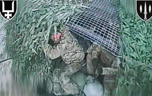 У лісовому коридорі зафіксували рух автомобіля типу "буханка", який після точного удару загорівся