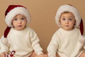 У грудні 2025 року дівчаткам виповнився рік