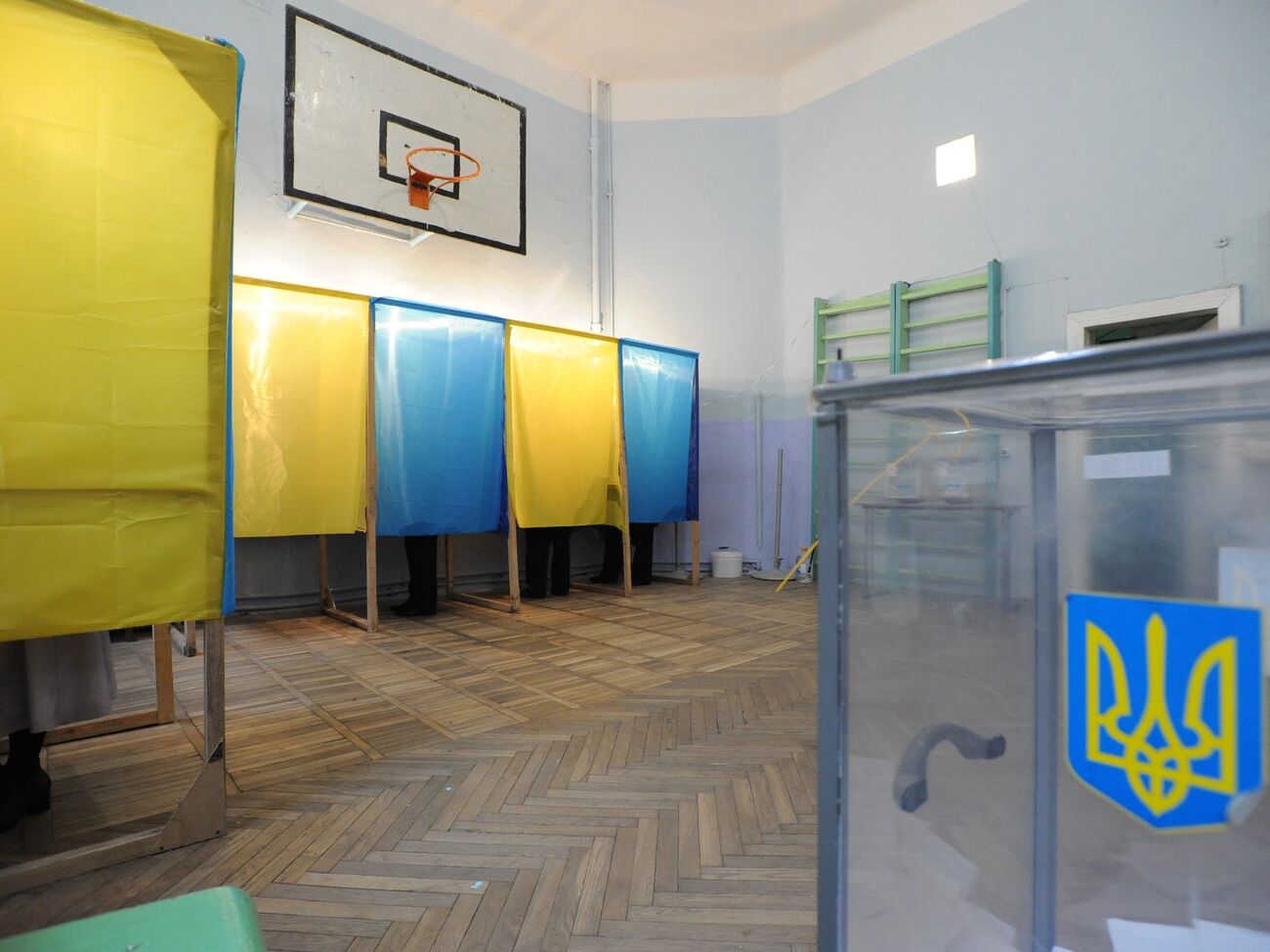 Більшість опитаних українців висловлюється за вибори після остаточної мирної угоди