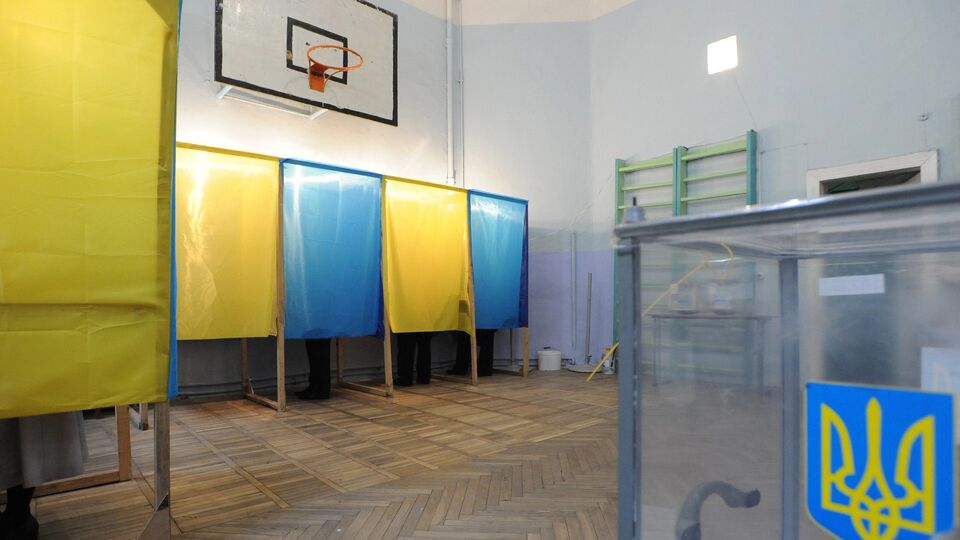 Більшість опитаних українців висловлюється за вибори після остаточної мирної угоди