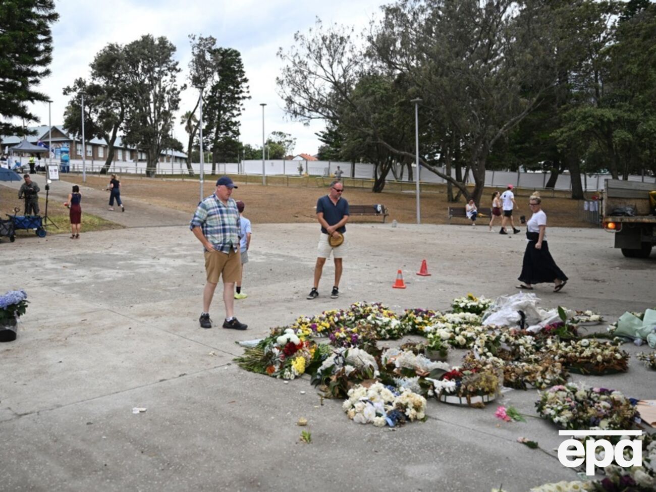 Во время стрельбы погибли 15 человек