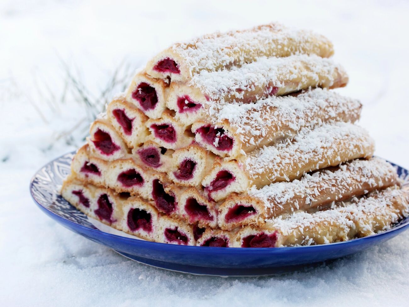 Для крема возьмите сметану, сахарную пудру и загуститель для сметаны