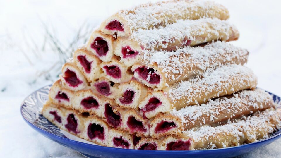 Для крема возьмите сметану, сахарную пудру и загуститель для сметаны