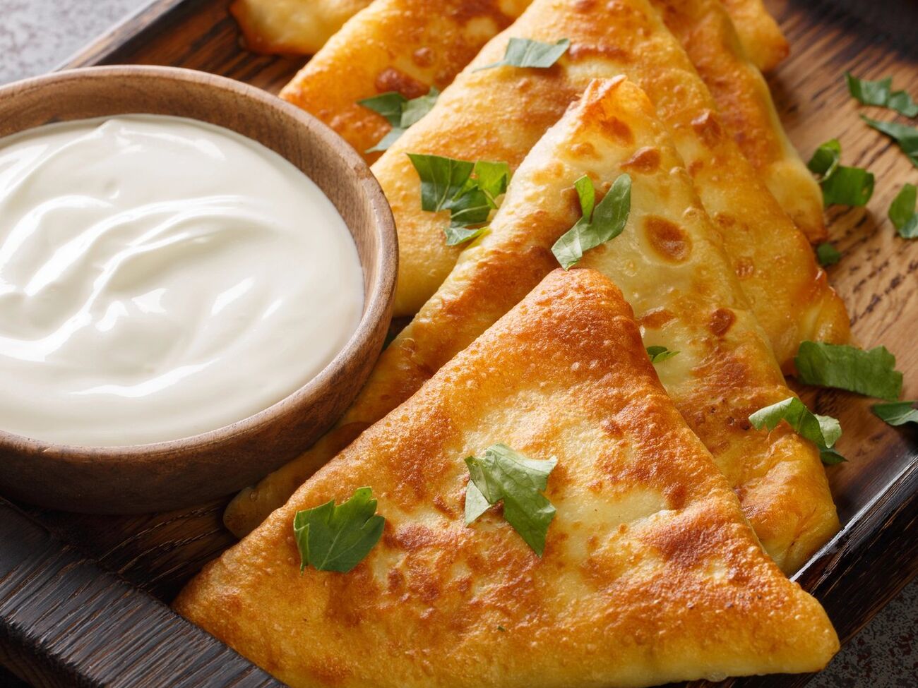 Для начинки возьмите 300 г куриного фарша