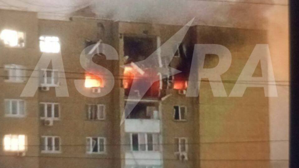 Частини БПЛА влучили в житлову висотку