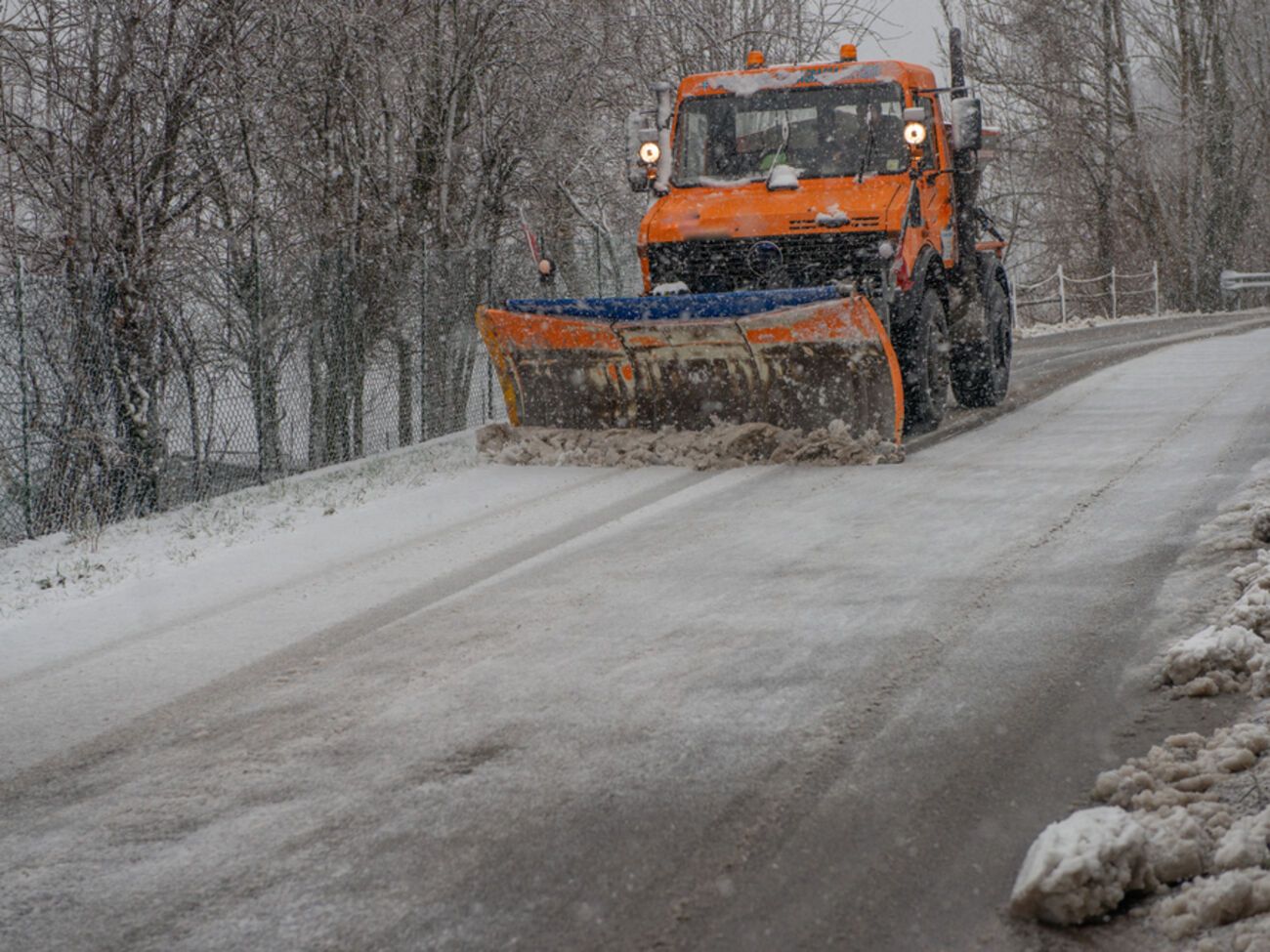 На дорогах, якими опікується Autostrada, працюють 340 робітників і 240 одиниць спецтехніки