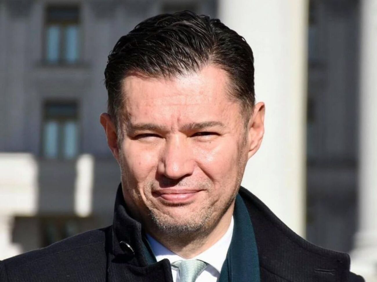 Над бывшим домом Маска развевается европейский и украинский флаг. Интересно, в курсе ли он